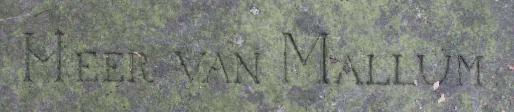 De enige titel op de grafsteen van baron A.A.F.M. van Mulert te Hengelo (Ov.)