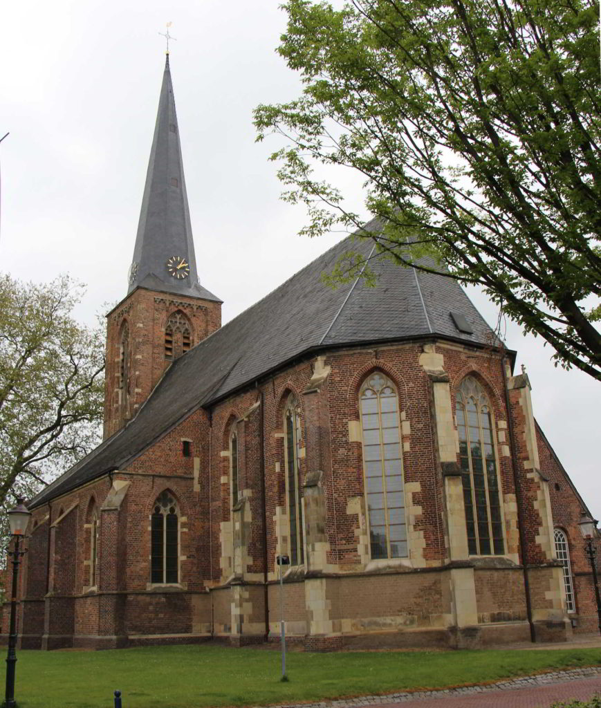 De Oude Mattheus in Eibergen is het enige behoorlijk gaaf bewaard gebleven kerkgebouw in de voormalige Heerlijkheid Borculo. Het koor is het oudste deel (eind 15de eeuw), het schip, dat breder is dan het lang is, kwam in 1500 gereed, en de toren werd na 1544 gebouwd dan wel voltooid. 